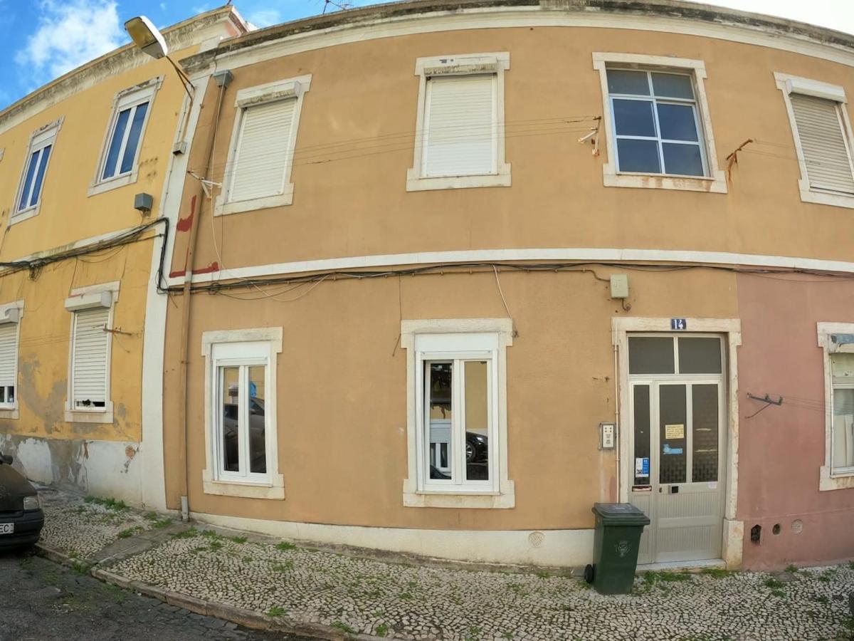 Lisbon T2 Apartment In Typical Villa In Sapadores Lisboa Kültér fotó